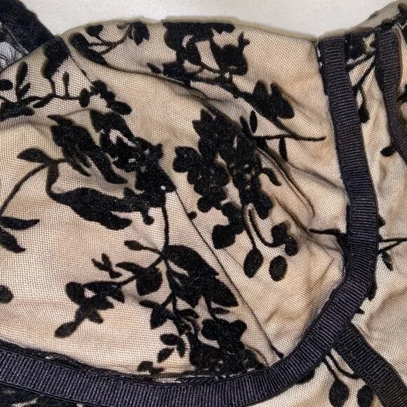 NWOT SHEIN Black and Nude Lace Crop Top - Picture 4 of 4